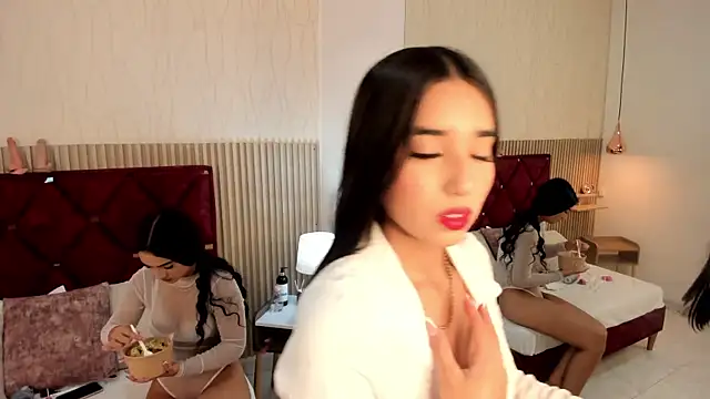 Snapshot of Bella_Miah chatting on 11-24-25, 07:02 Bella Miah online show from 11-24-25, 07:02