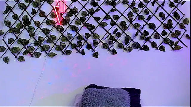 Shinny Crystal online show from 10-28-25, 01:25