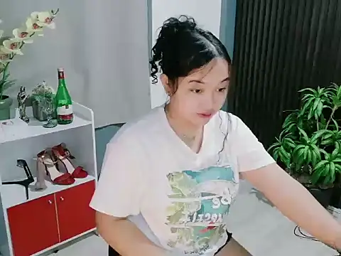 UrFavouriteCravings online show from 12-17-25, 02:01