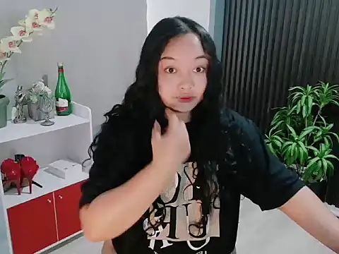 UrFavouriteCravings online show from 02-06-26, 02:27