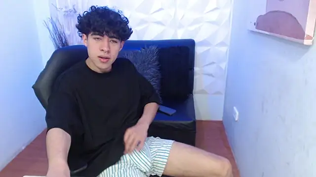 Snapshot of Liil_boy chatting on 10-28-25, 03:43 Liil boy online show from 10-28-25, 03:43