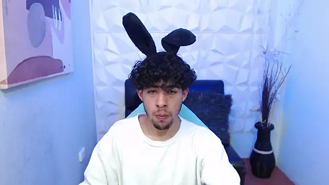 Snapshot of Liil_boy chatting on 11-22-25, 03:27 Liil boy online show from 11-22-25, 03:27