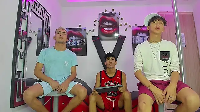 VERY HOT GUYS online show from 10-01-25, 01:33