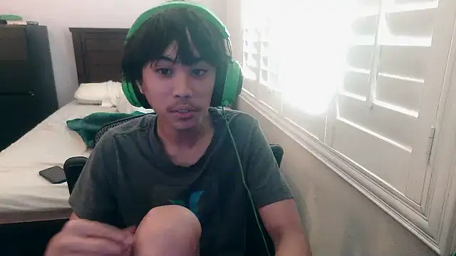 youngasianboy2007 online show from 10-18-25, 09:48