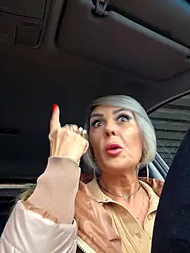 KirraWhite online show from 11-08-25, 06:24