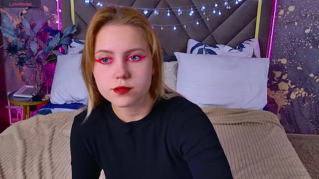 Snapshot of Stellahaart chatting on 09-30-25, 12:32 Stellahaart online show from 09-30-25, 12:32