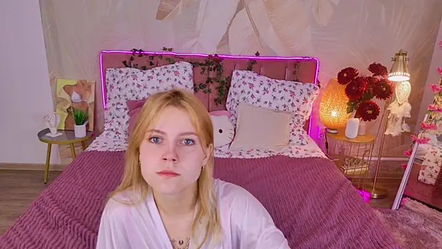 Snapshot of Stellahaart chatting on 10-08-25, 05:16 Stellahaart online show from 10-08-25, 05:16