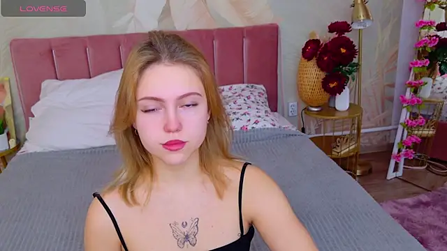 Snapshot of Stellahaart chatting on 11-26-25, 07:20 Stellahaart online show from 11-26-25, 07:20