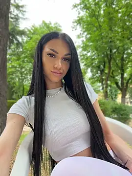 Snapshot of ilariea_girl chatting on 05-08-26, 03:39 ilariea girl online show from 05-08-26, 03:39