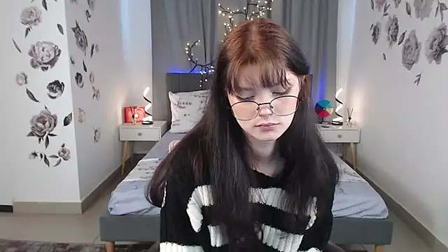 Snapshot of MileyRood chatting on 10-08-25, 11:13 MileyRood online show from 10-08-25, 11:13