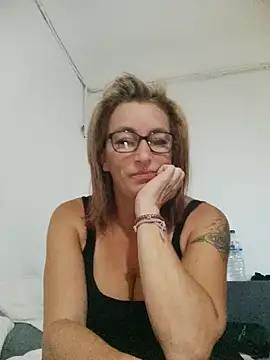 Snapshot of Fifi83Bell chatting on 09-30-25, 07:30 Fifi83Bell online show from 09-30-25, 07:30