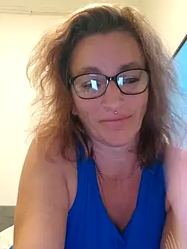 Snapshot of Fifi83Bell chatting on 10-11-25, 05:50 Fifi83Bell online show from 10-11-25, 05:50