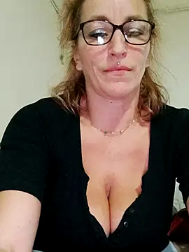 Snapshot of Fifi83Bell chatting on 11-03-25, 09:38 Fifi83Bell online show from 11-03-25, 09:38