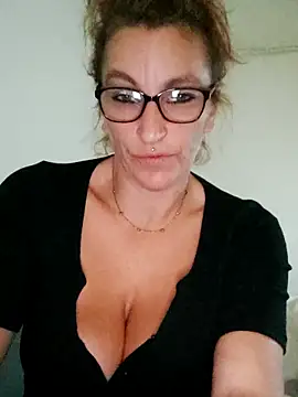 Snapshot of Fifi83Bell chatting on 11-08-25, 02:50 Fifi83Bell online show from 11-08-25, 02:50