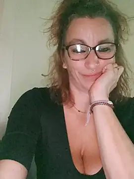 Snapshot of Fifi83Bell chatting on 11-27-25, 03:58 Fifi83Bell online show from 11-27-25, 03:58