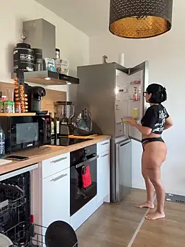 LaPetiteKim online show from 03-12-26, 12:55