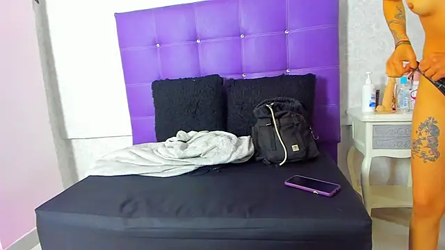 LeaMoreau22 online show from 10-29-25, 11:45