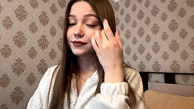 Snapshot of KissMeViolet chatting on 10-01-25, 04:51 KissMeViolet online show from 10-01-25, 04:51