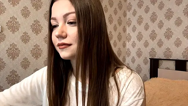 Snapshot of KissMeViolet chatting on 10-13-25, 03:39 KissMeViolet online show from 10-13-25, 03:39