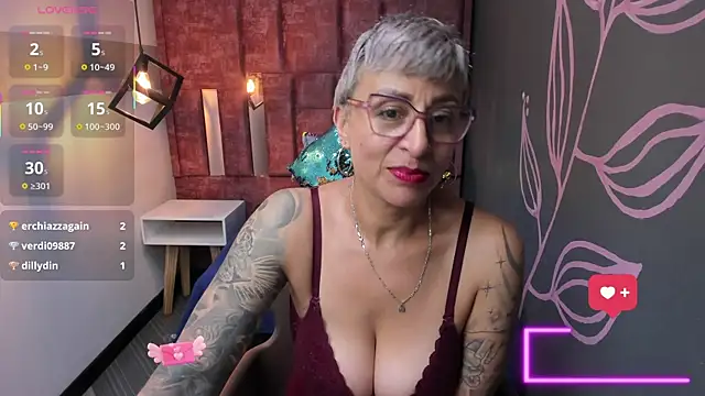 Charlotte  Gray online show from 01-11-26, 04:39