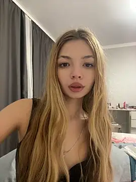  Siennaaa  online show from 11-28-25, 08:55