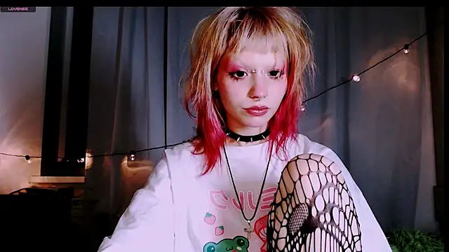 Snapshot of Pink_K1tty chatting on 10-15-25, 12:55 Pink K1tty online show from 10-15-25, 12:55