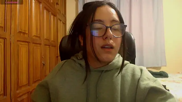 Venus cat  online show from 12-14-25, 08:41