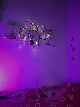 Snapshot of Solaangel_ chatting on 12-21-25, 12:07 Solaangel online show from 12-21-25, 12:07