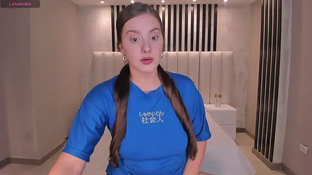 ZoeyWalker  online show from 11-08-25, 01:22