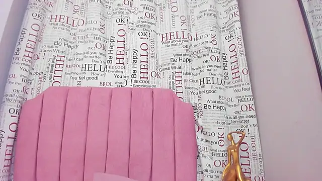 Snapshot of Zoe_Blond chatting on 10-15-25, 12:16 Zoe Blond online show from 10-15-25, 12:16