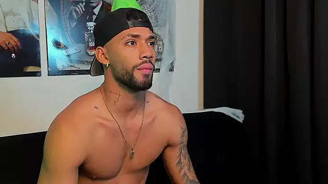 Snapshot of theo_sky1 chatting on 10-18-25, 02:40 theo sky1 online show from 10-18-25, 02:40