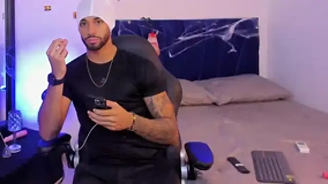 Snapshot of theo_sky1 chatting on 10-31-25, 09:49 theo sky1 online show from 10-31-25, 09:49