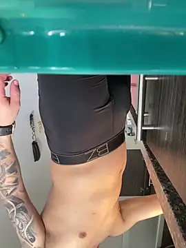 Snapshot of jeff2995_ chatting on 10-04-25, 06:28 jeff2995 online show from 10-04-25, 06:28