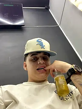 Snapshot of jeff2995_ chatting on 11-08-25, 02:45 jeff2995 online show from 11-08-25, 02:45