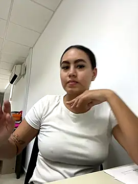 Snapshot of Sofi_kim_ chatting on 10-28-25, 05:48 Sofi kim online show from 10-28-25, 05:48