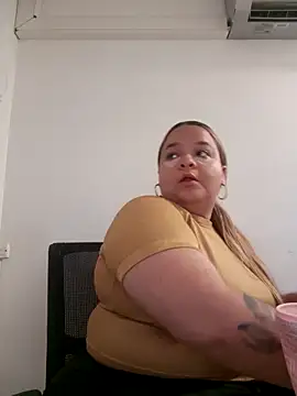 Snapshot of yourbbwfavorite chatting on 12-18-25, 12:17 yourbbwfavorite online show from 12-18-25, 12:17