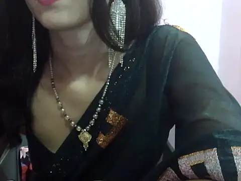 Snapshot of Laila_Cute chatting on 07-22-26, 04:04 Laila Cute online show from 07-22-26, 04:04