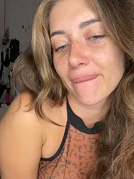 Snapshot of Malasantababy chatting on 10-05-25, 11:35 Malasantababy online show from 10-05-25, 11:35