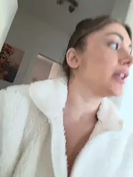 Snapshot of Malasantababy chatting on 02-10-26, 10:19 Malasantababy online show from 02-10-26, 10:19