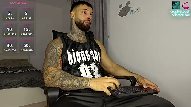 Snapshot of MasculineGuy99 chatting on 11-16-25, 05:13 MasculineGuy99 online show from 11-16-25, 05:13