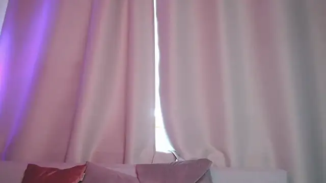 Snapshot of SophieDiamond_Xx chatting on 10-12-25, 10:14 SophieDiamond Xx online show from 10-12-25, 10:14