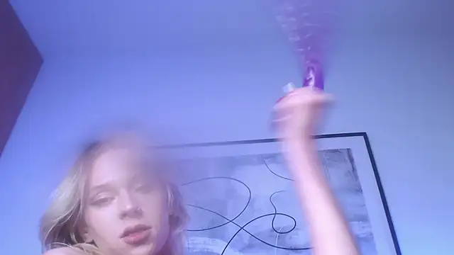 Snapshot of SophieDiamond_Xx chatting on 10-15-25, 08:09 SophieDiamond Xx online show from 10-15-25, 08:09