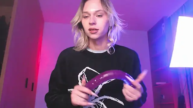 Snapshot of SophieDiamond_Xx chatting on 11-11-25, 06:52 SophieDiamond Xx online show from 11-11-25, 06:52