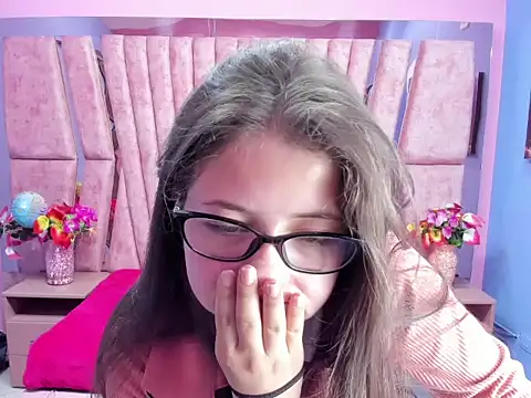 sarah sweett  online show from 10-04-25, 01:42