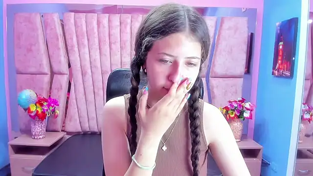 Snapshot of sarah_sweett_ chatting on 10-18-25, 02:18 sarah sweett online show from 10-18-25, 02:18