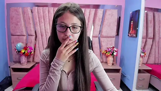 sarah sweett  online show from 10-28-25, 02:31