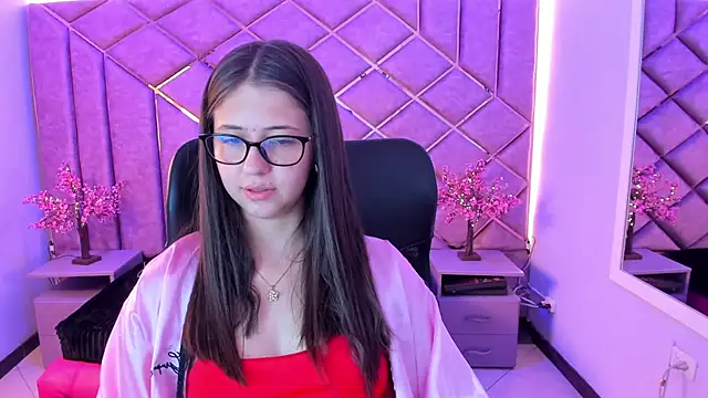 sarah sweett  online show from 07-18-26, 04:22