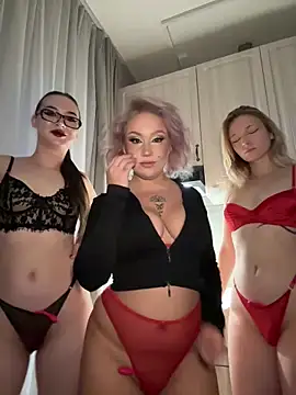 RollDolls online show from 12-21-25, 05:03