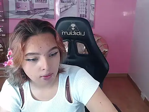 Snapshot of mia_foster_t chatting on 10-31-25, 02:18 mia foster t online show from 10-31-25, 02:18