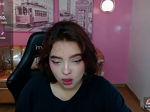 Snapshot of mia_foster_t chatting on 11-19-25, 01:00 mia foster t online show from 11-19-25, 01:00